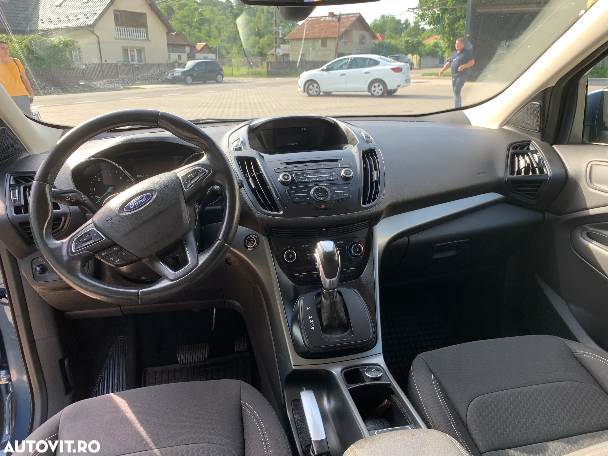 Ford Kuga 2.0 TDCi 2x4 Aut. Trend - 8