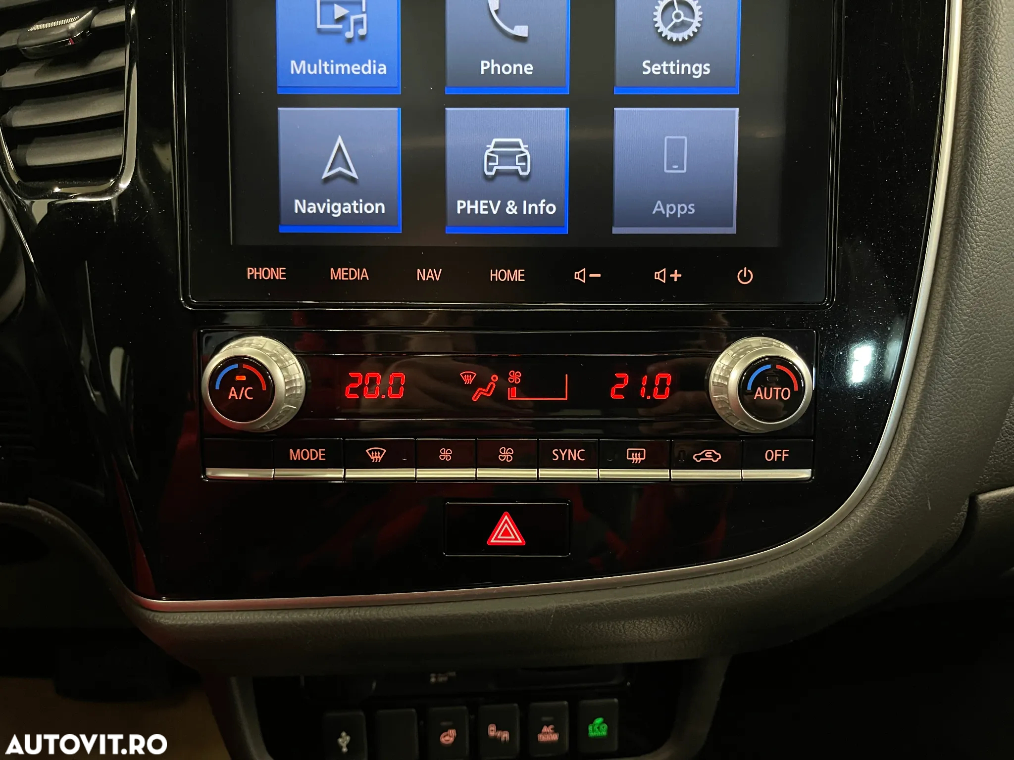 Mitsubishi Outlander 2.4 4WD Plug-In Hybrid Top - 17