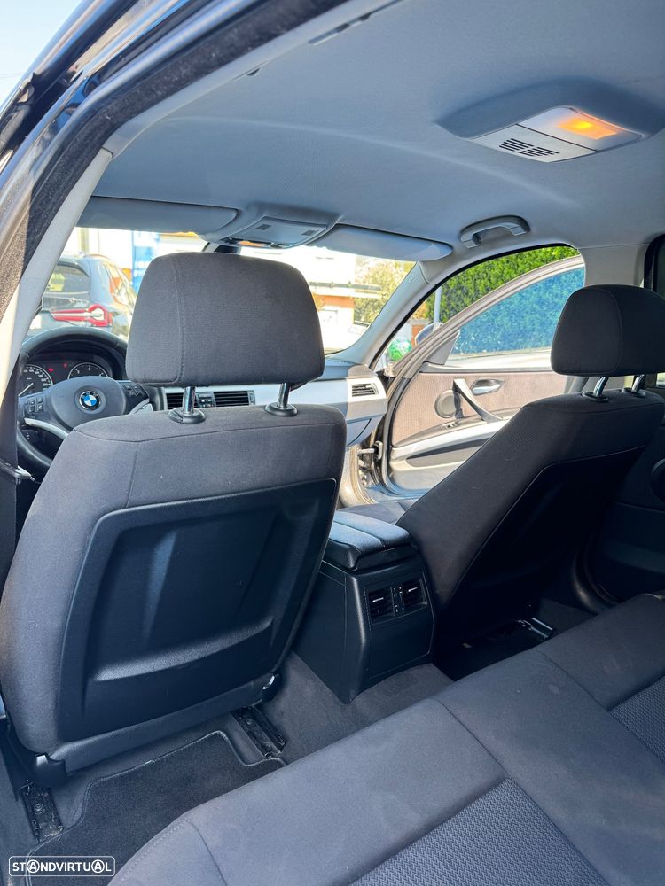 BMW 320 d Navigation Sport - 6