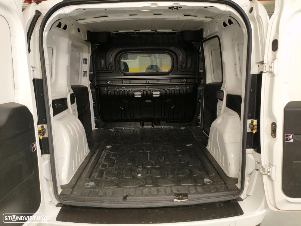 Fiat DOBLO CARGO 1.6 MJ SX 3L - 11