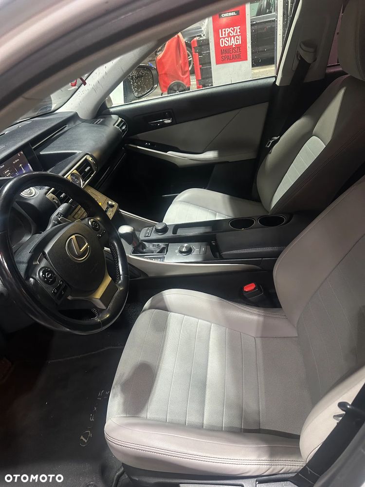 Lexus IS 250 Classic - 8