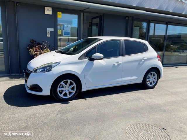 Peugeot 208 1.6 BlueHDi Style - 4