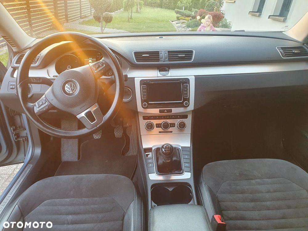 Volkswagen Passat 2.0 TDI Highline - 22