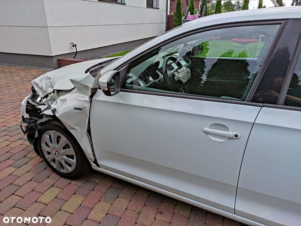 Skoda RAPID Spb 1.2 TSI Drive - 11
