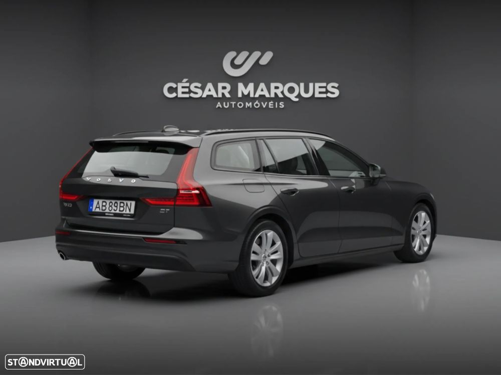Volvo V60 2.0 D3 Momentum Plus - 4
