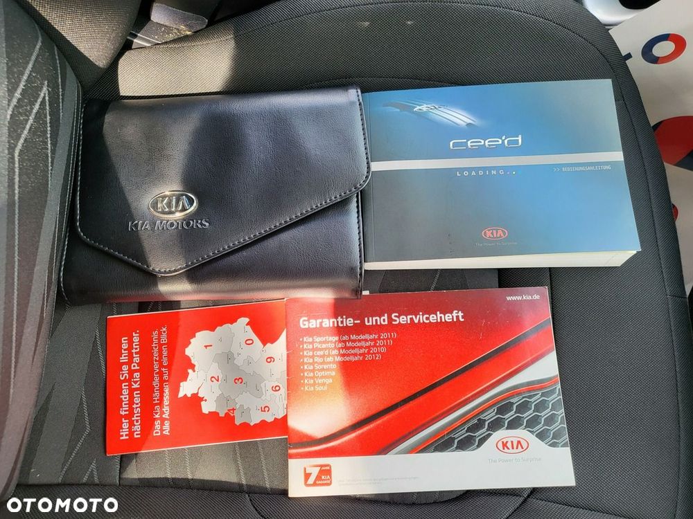 Kia Ceed - 33