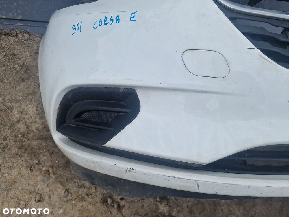 30/ zderzak przedni opel corsa e - 2