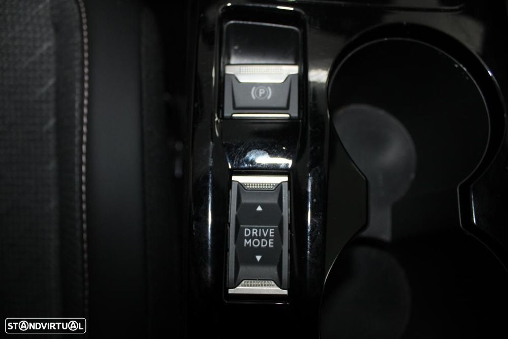 Peugeot e-2008 54 kWh Allure - 19