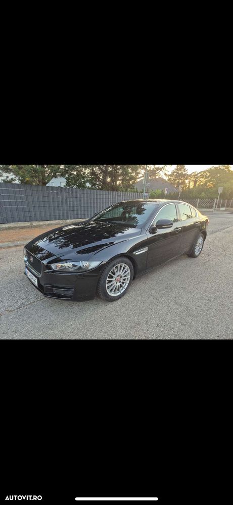 Jaguar XE 2.0 Pure - 6
