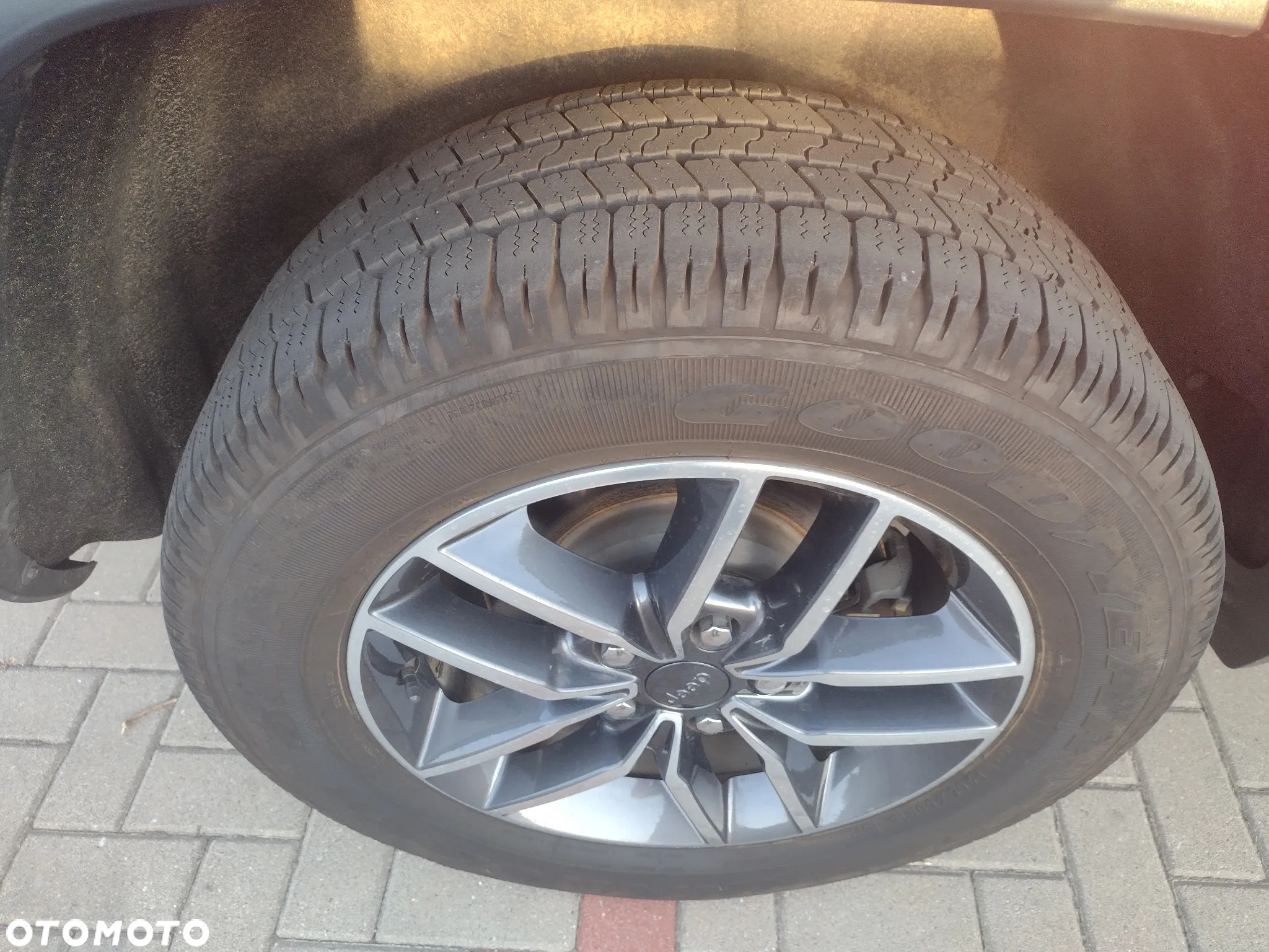 Jeep Grand Cherokee - 35