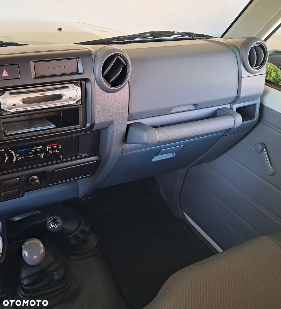 Toyota Land Cruiser LJ70 - 14