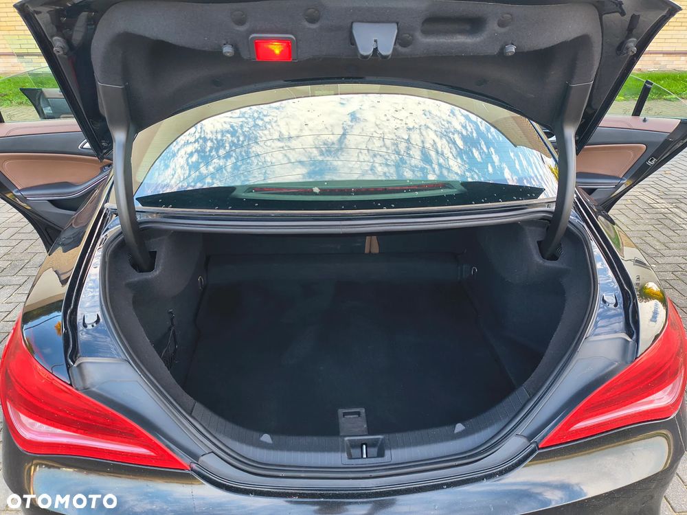 Mercedes-Benz CLA 180 UrbanStyle Edition - 29