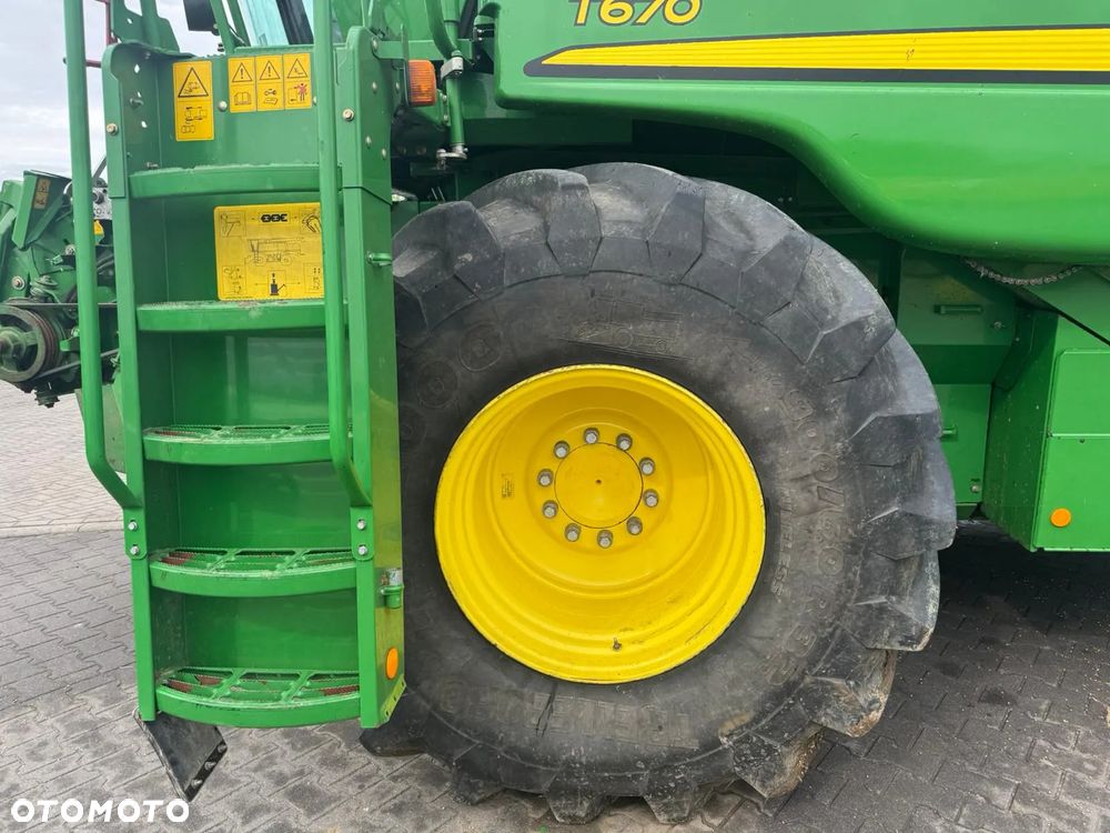 John Deere T670 - 9