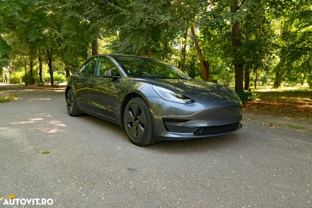 Tesla Model 3 - 4