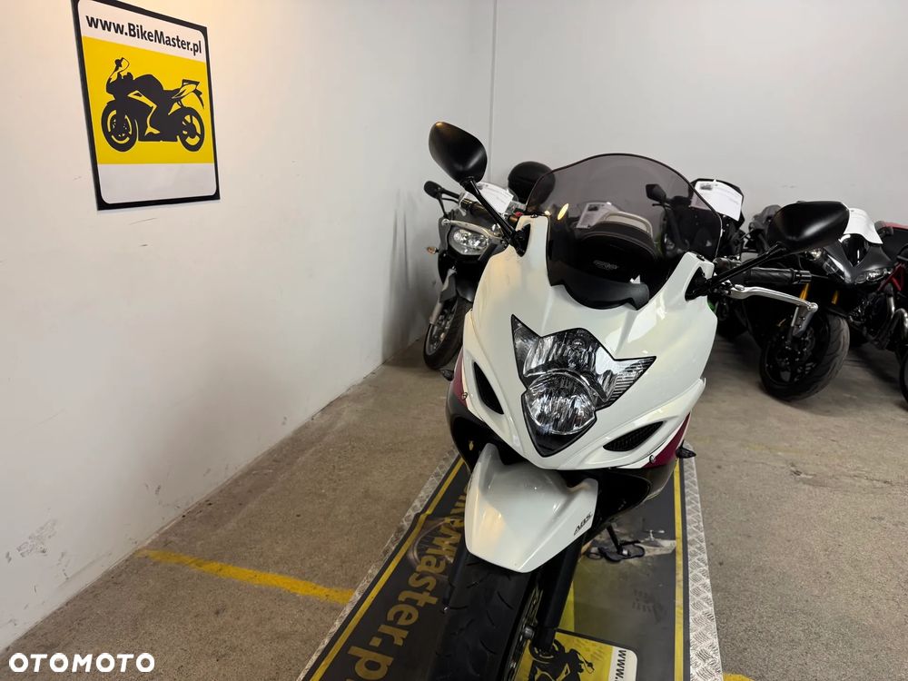 Suzuki GSX - 32