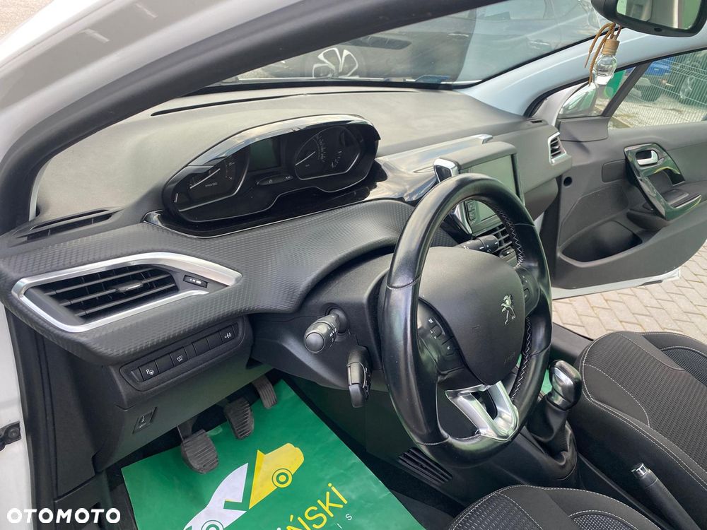 Peugeot 208 82 VTI Allure - 11