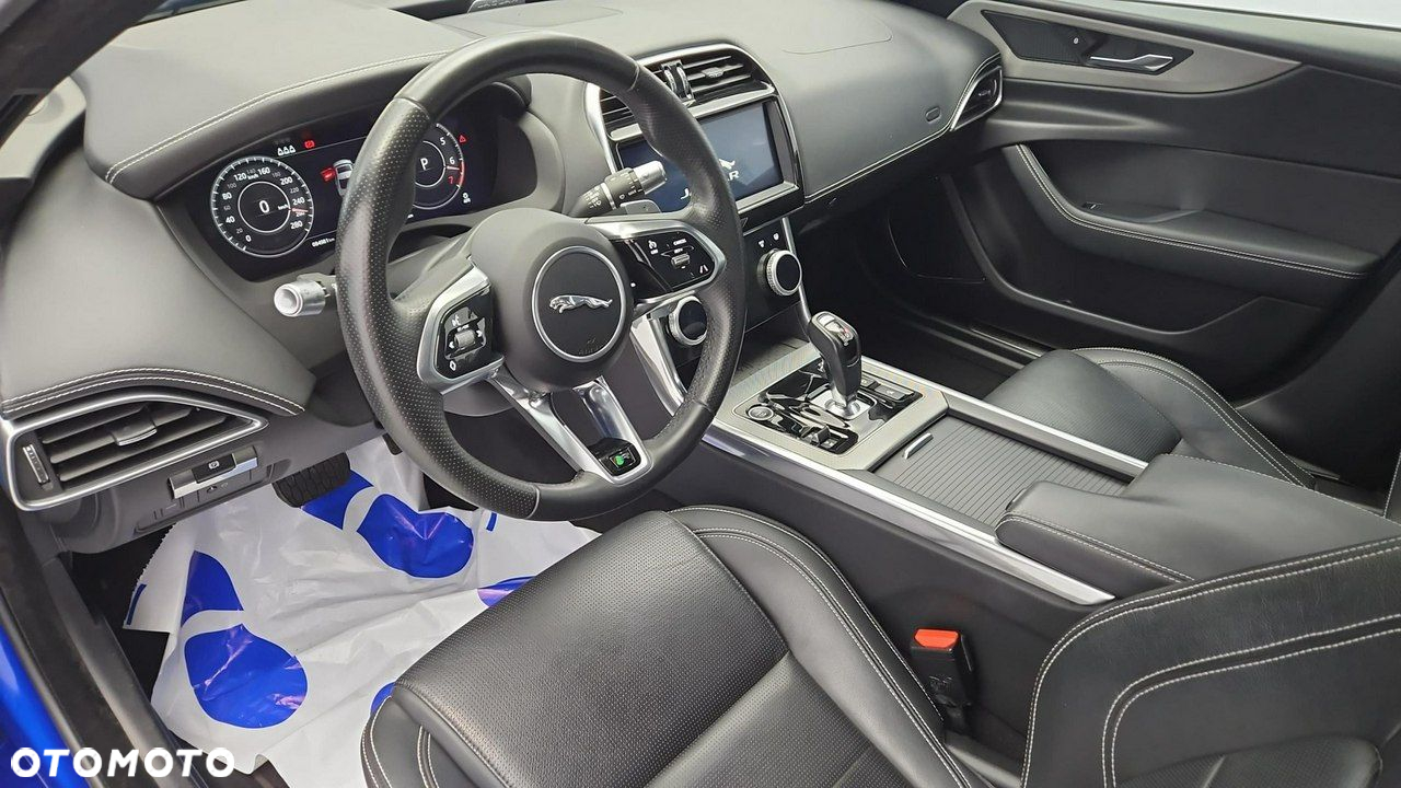 Jaguar XE 2.0 P250 R-Dynamic S - 9