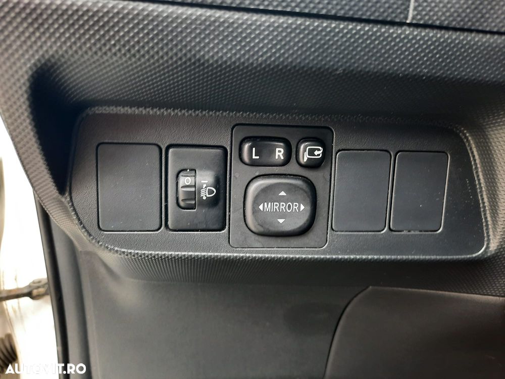 Toyota Auris 1.8 L VVT-i Luna - 27