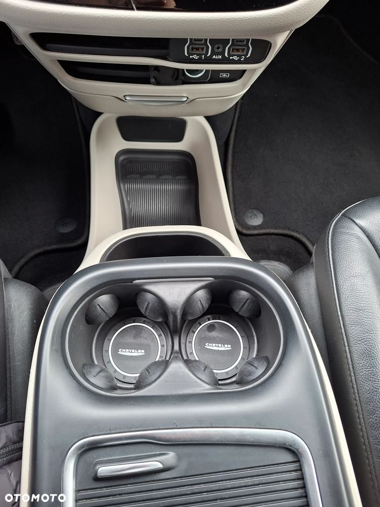 Chrysler Pacifica - 17