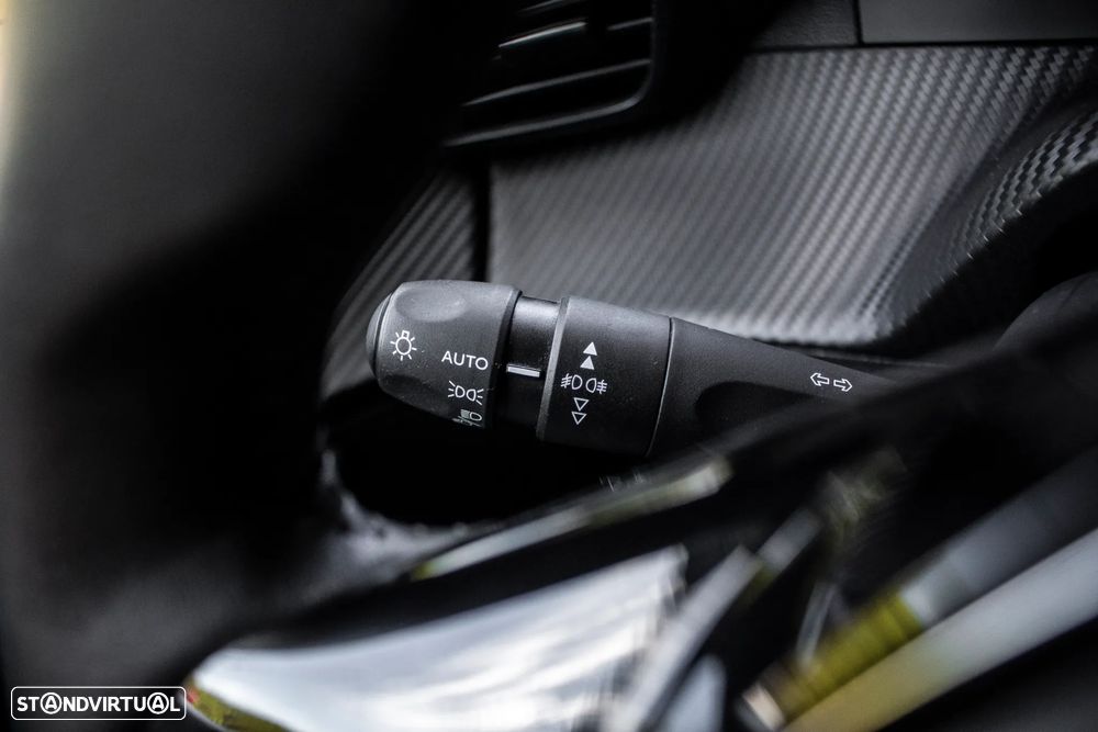 Peugeot e-2008 Allure - 16