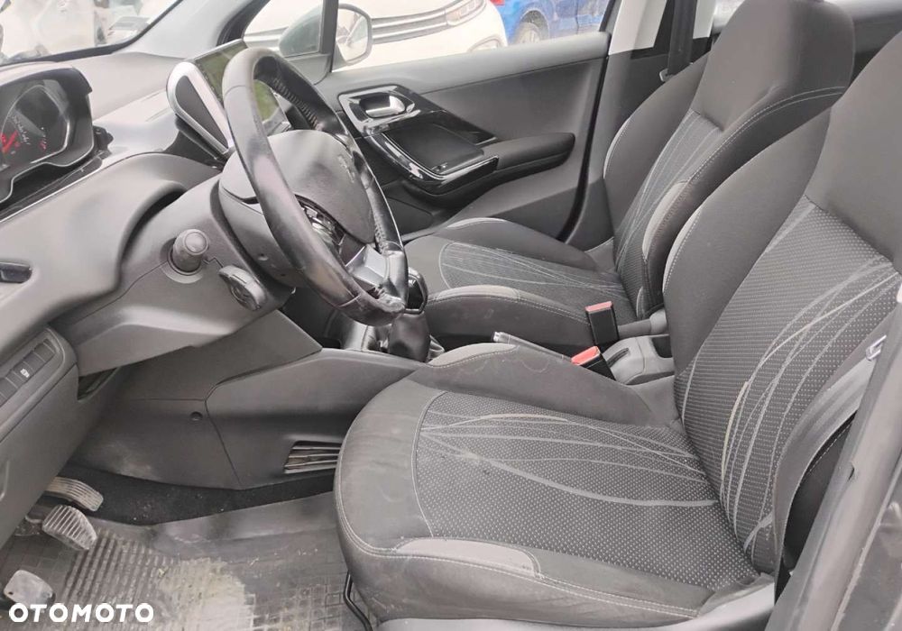Peugeot 208 - 7