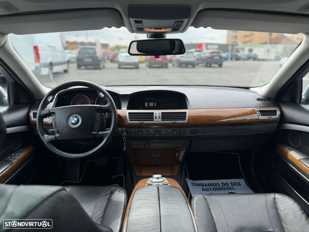 BMW 735 iA - 10