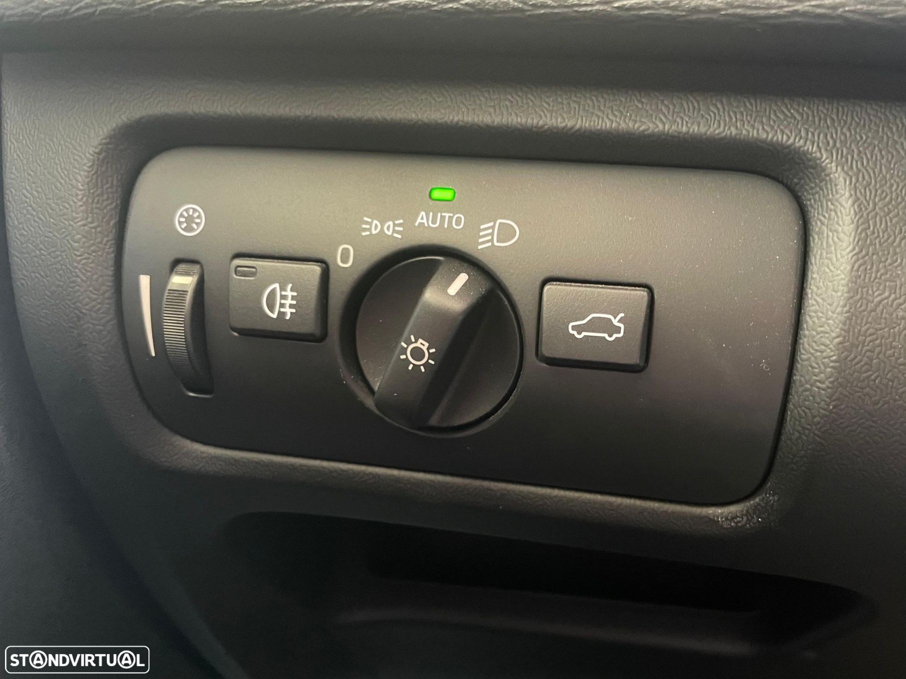 Volvo V40 2.0 D2 Momentum Eco - 18