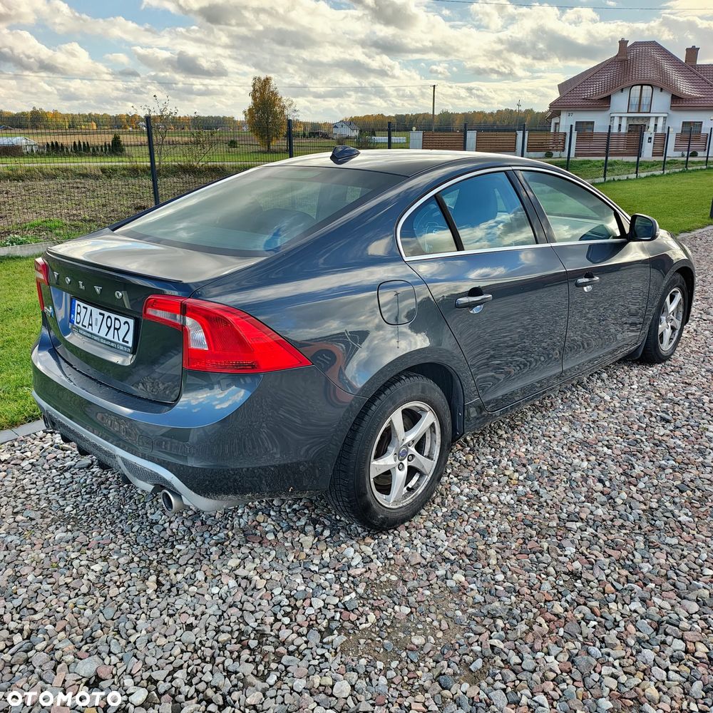 Volvo S60 D4 R-Design - 4