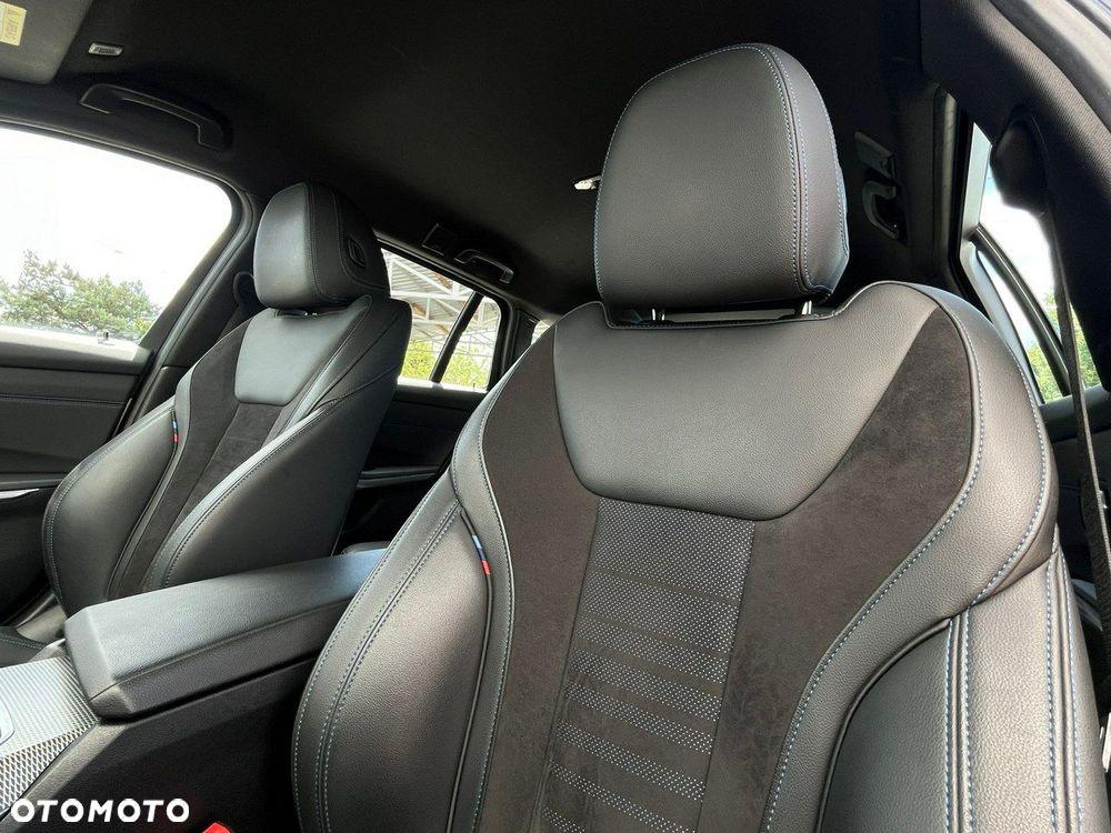 BMW Seria 3 330e xDrive M Sport - 18