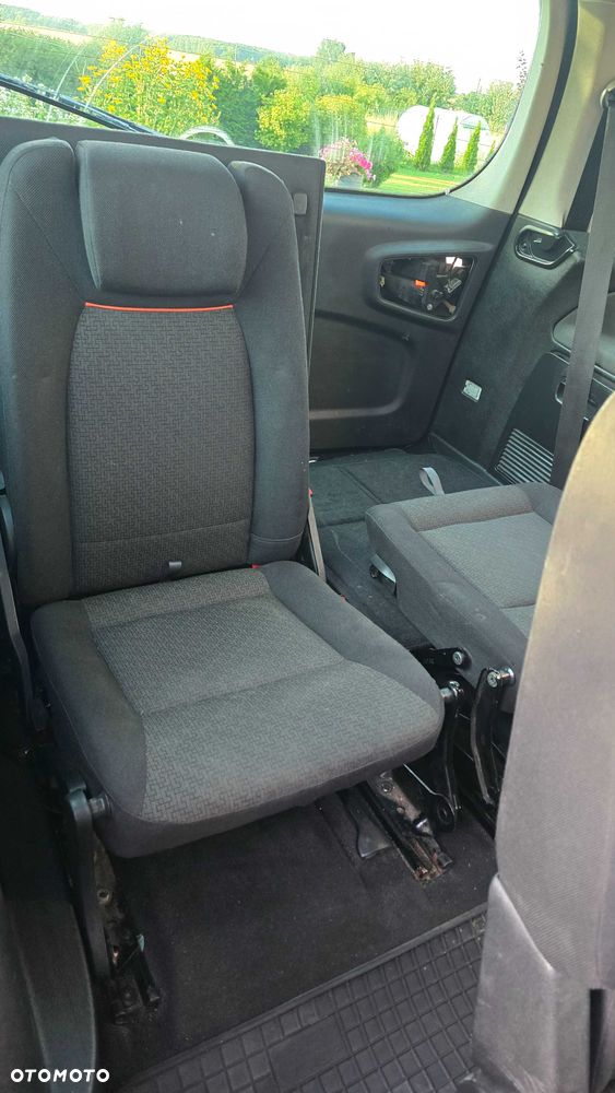 Ford Galaxy - 8