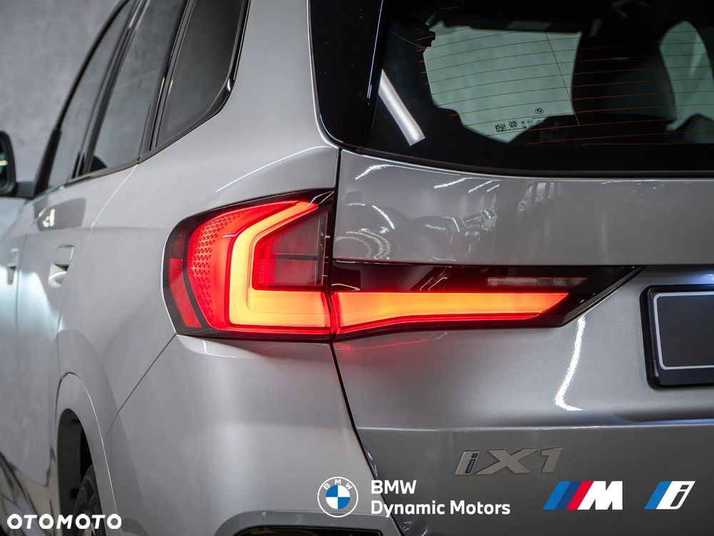 BMW iX1 eDrive20 M Sportpaket - 12