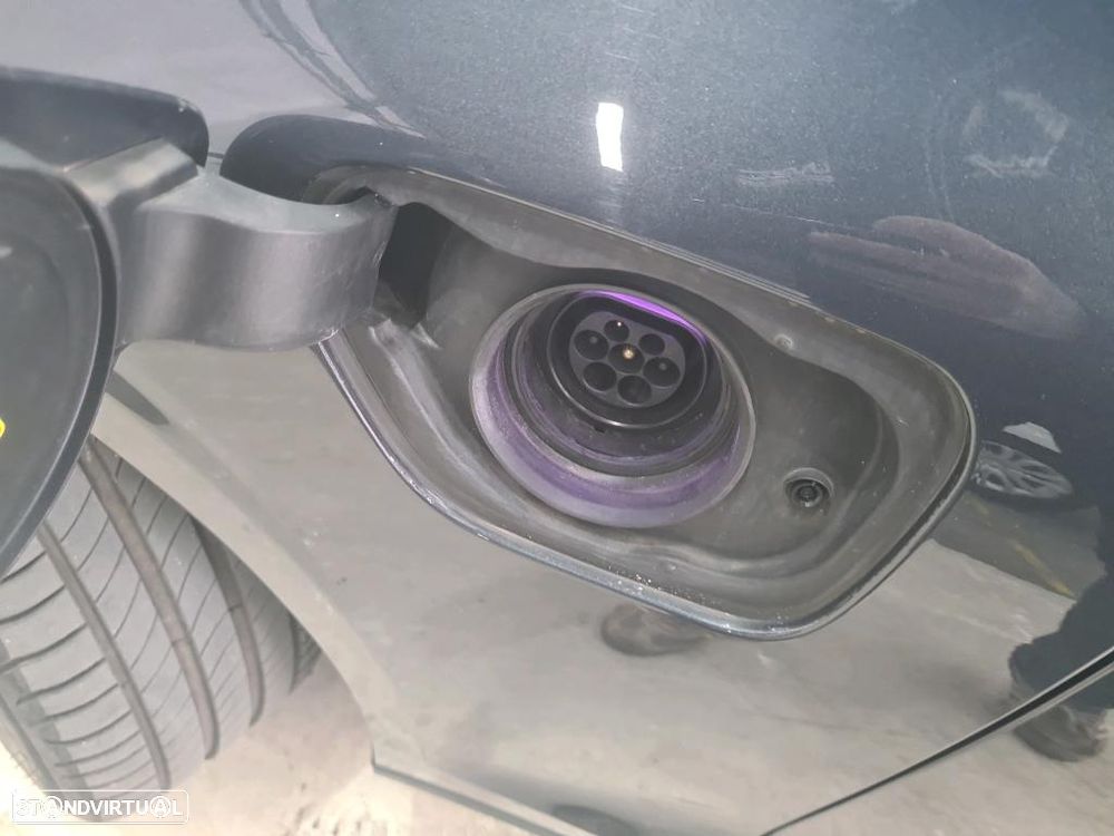 Volvo V60 2.0 T8 AWD TE Momentum Plus - 9