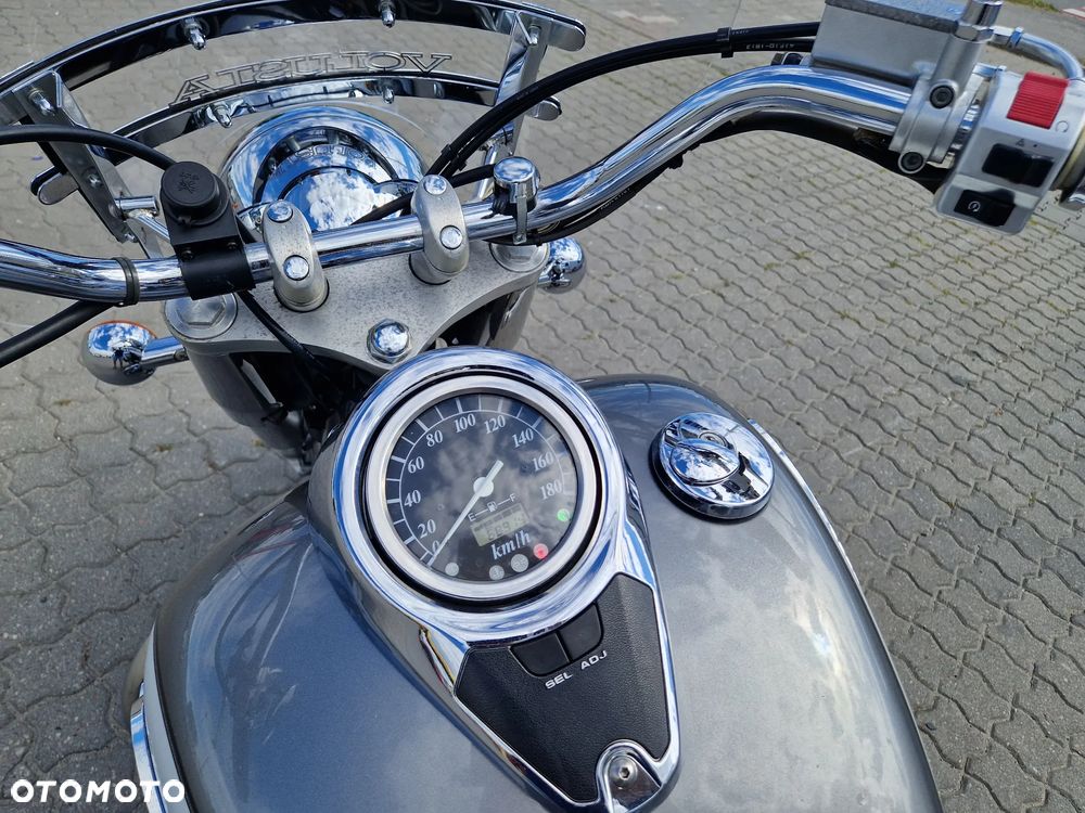 Suzuki VL 800 Volusia - Boulevard C50 - 11