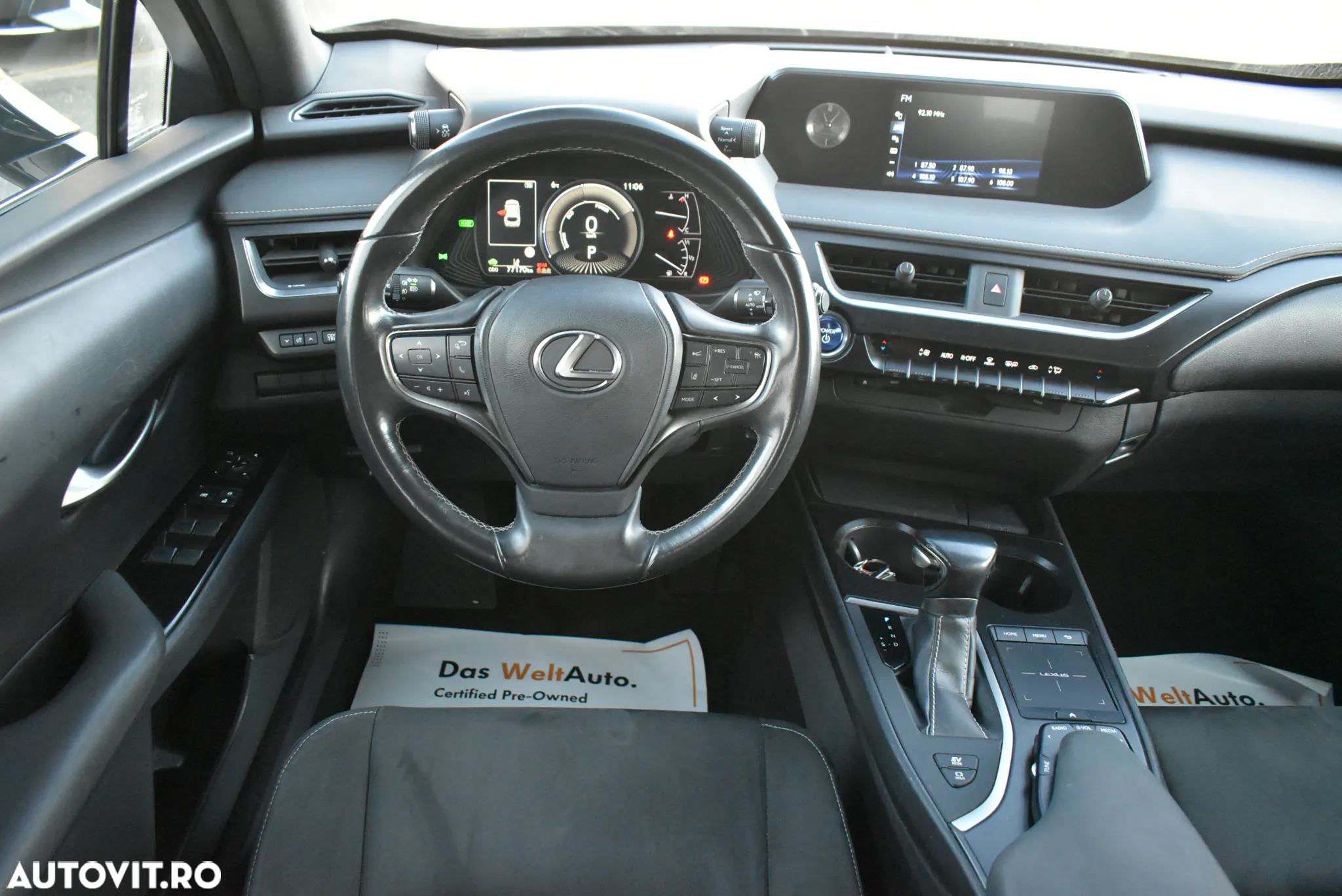 Lexus UX 250h FWD Business - 14