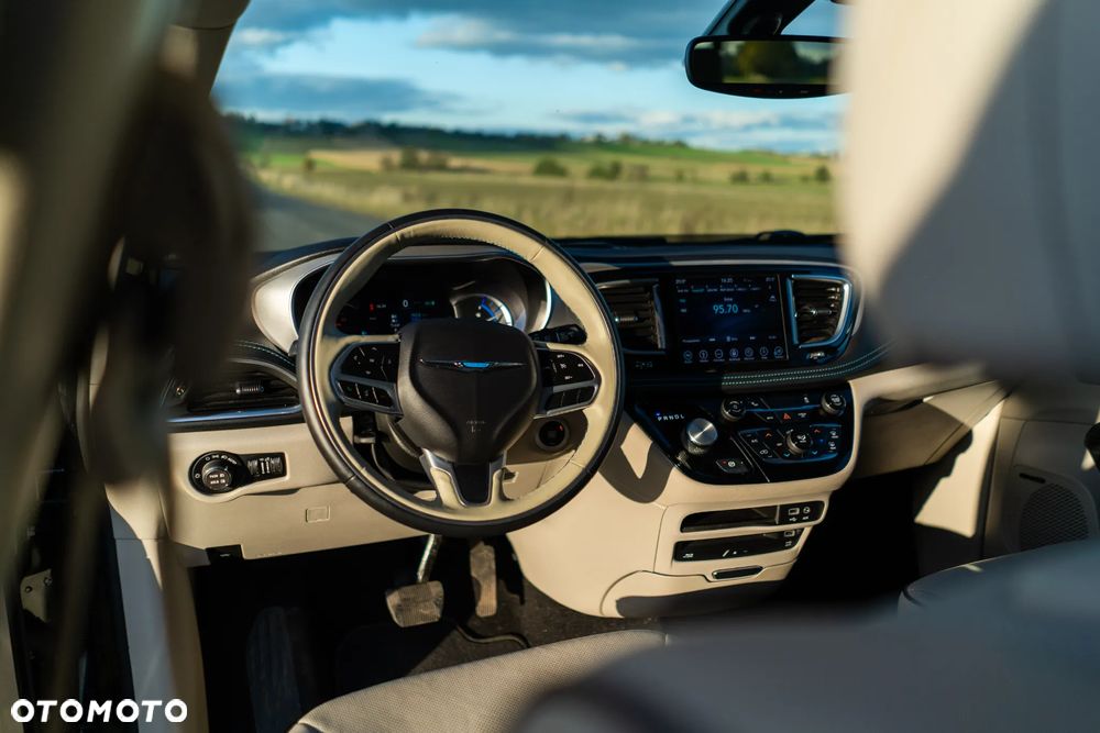 Chrysler Pacifica - 15