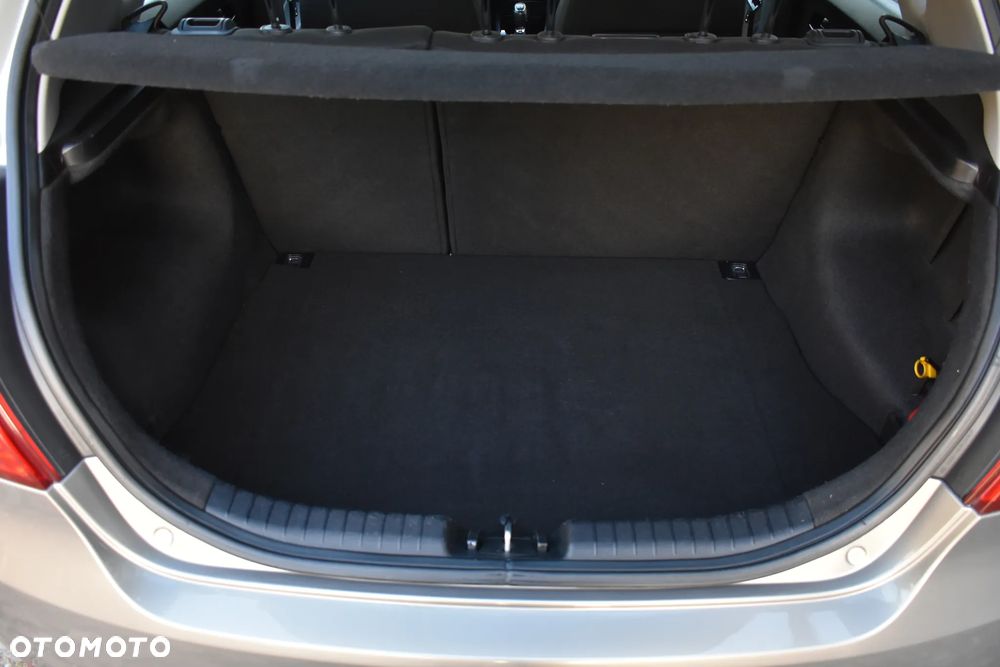 Kia Ceed - 11