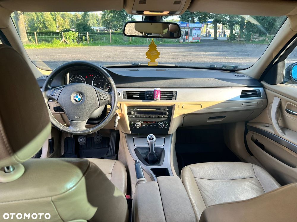 BMW Seria 3 318i - 11