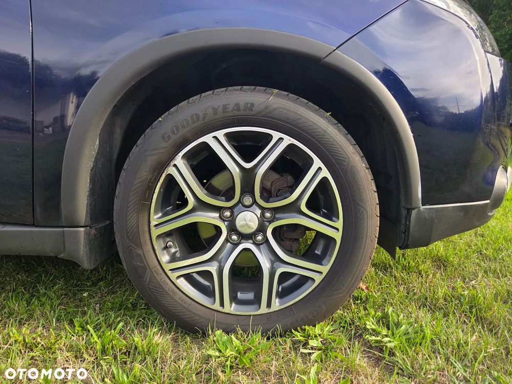 Mitsubishi Outlander 2.2 DID Intense + 4WD - 2