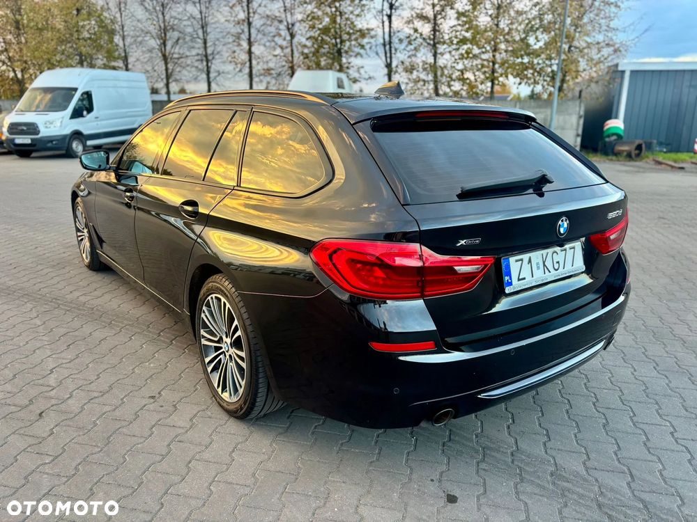 BMW Seria 5 520d xDrive MHEV Sport Line sport - 10