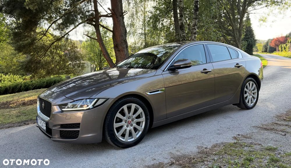Jaguar XE D180 R-Dynamic S - 1
