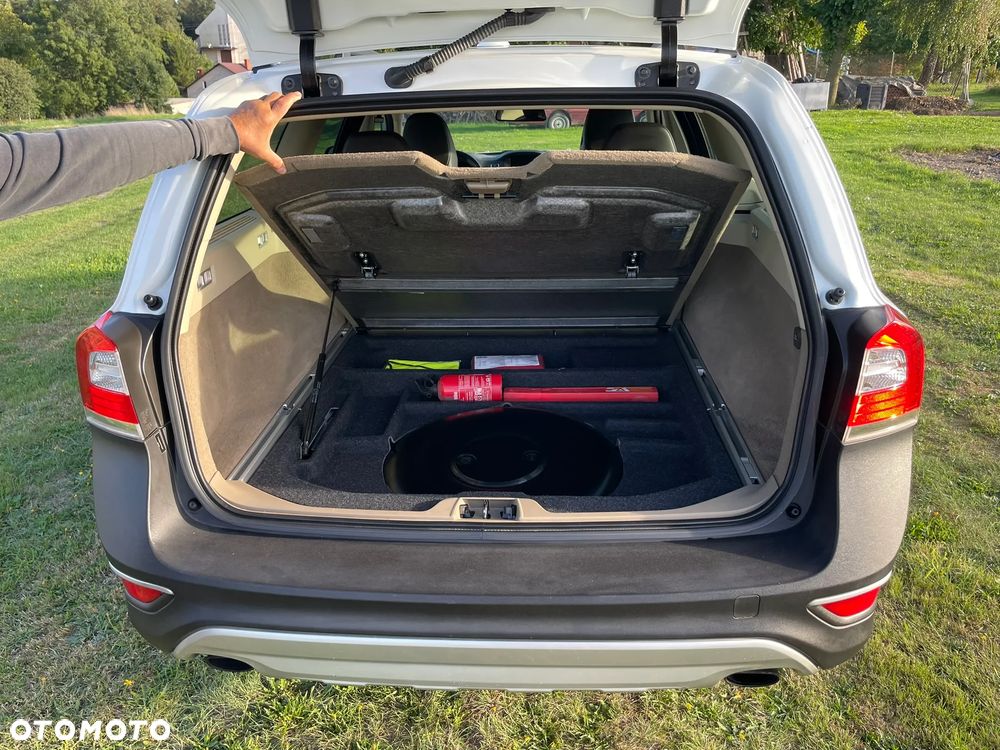 Volvo XC 70 T6 AWD Momentum - 8