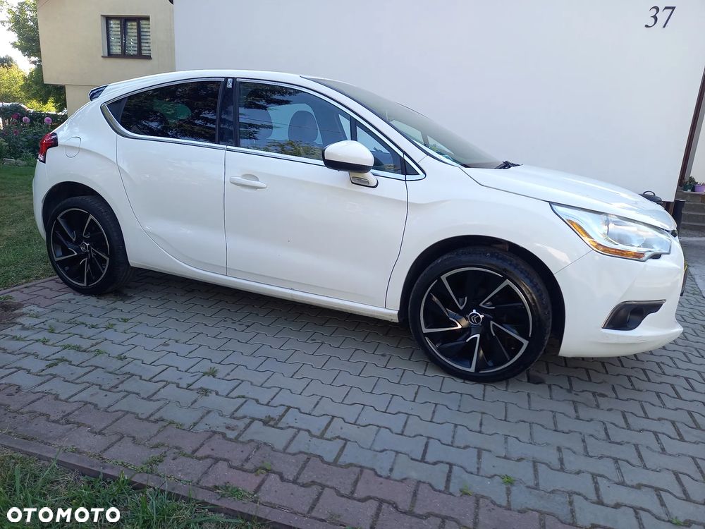 Citroën DS4 HDi 115 SoChic - 16