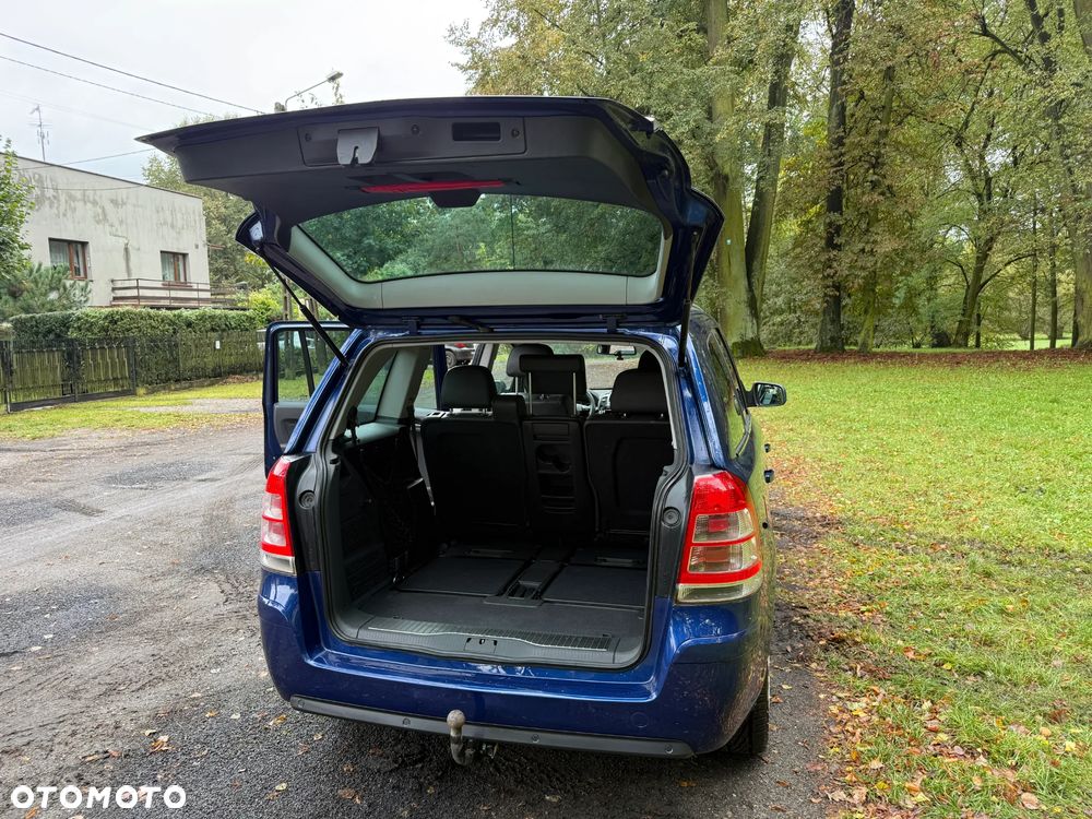 Opel Zafira 1.9 CDTI Cosmo - 24