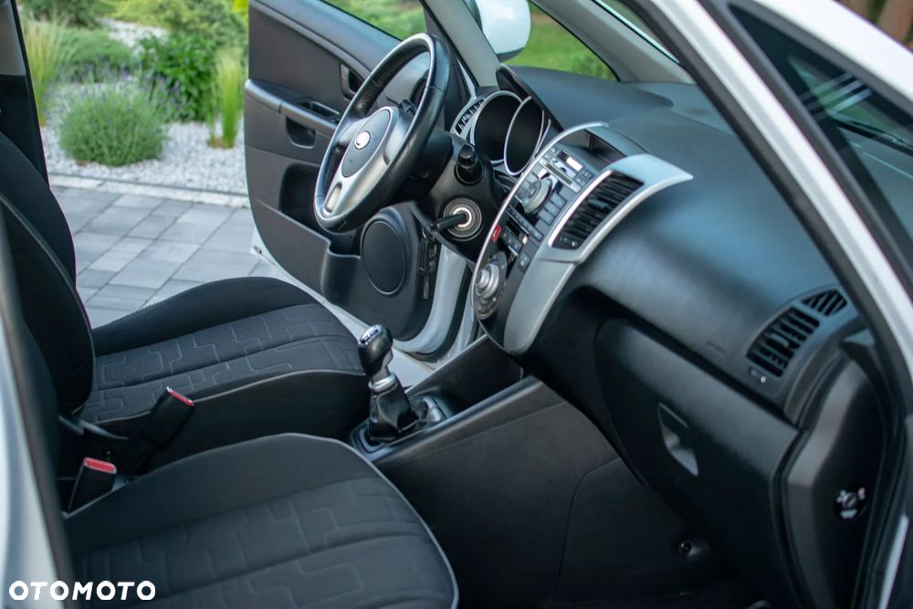 Kia Venga - 32