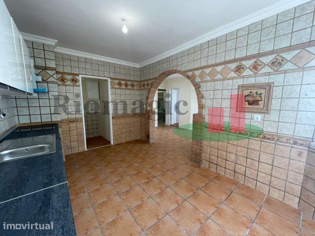 Apartamento T2 - Tapada das Mercês - Grande imagem: 2/27
