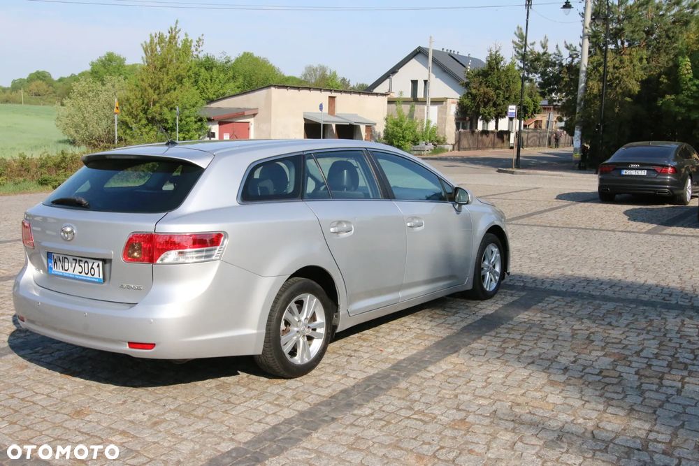 Toyota Avensis 1.8 Sol - 11