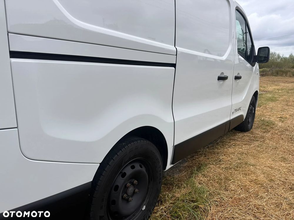 Renault Trafic L1H1 1.6 diesel 145kM, manual, 2016 rok WEBASTO, BAGAŻNIK DACHOWY THULE, KAMERA COFANIA, HAK, CZUJNIKI PARKOWANIA, DRZWI PRZESUWNE Z OBU STRON! - 23