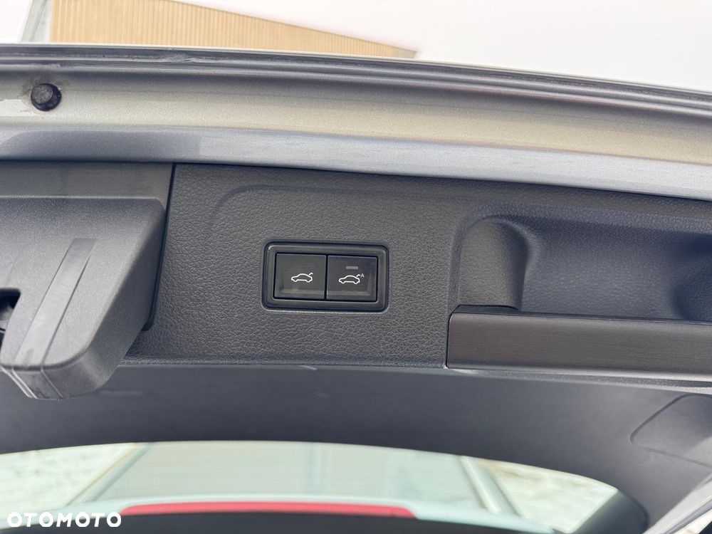 Volkswagen Passat Variant 2.0 TDI EVO Elegance DSG - 10