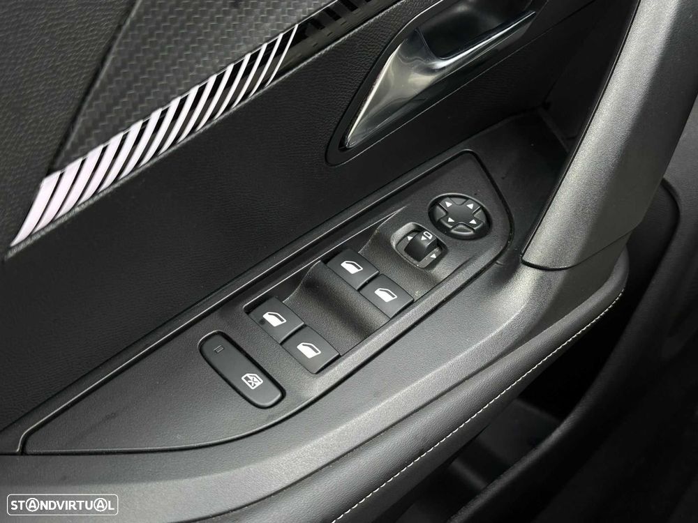 Peugeot 2008 1.2 Hybrid Allure e-DCS6 - 13