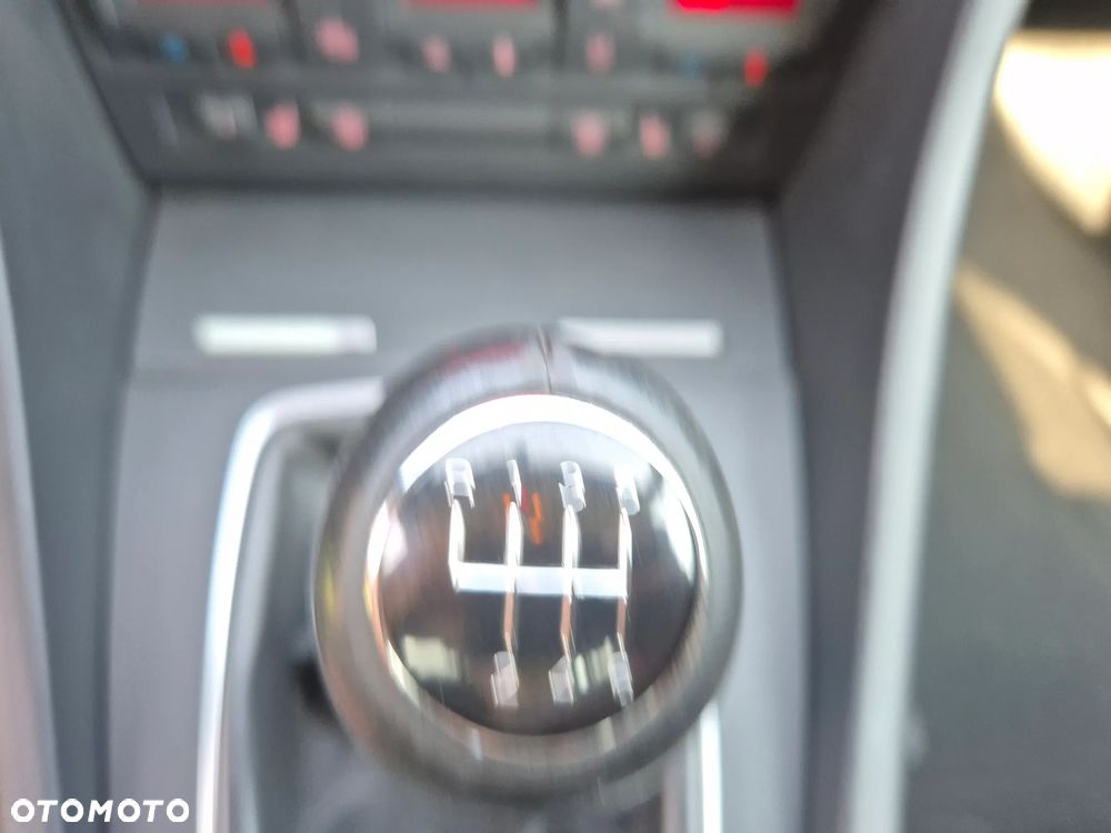 Audi A4 Avant 2.0 TDI - 19